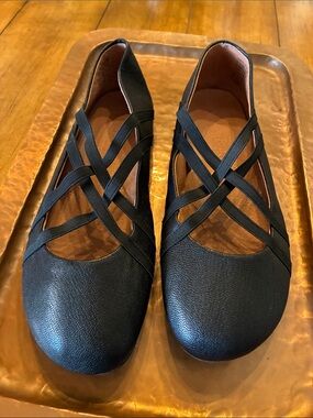 gentle souls Black Crisscross Ballet Flats